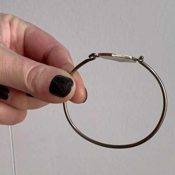 Bangle Bracelet with Floral Mother-of-Pearl Inlay Design - Picture 8 of 8